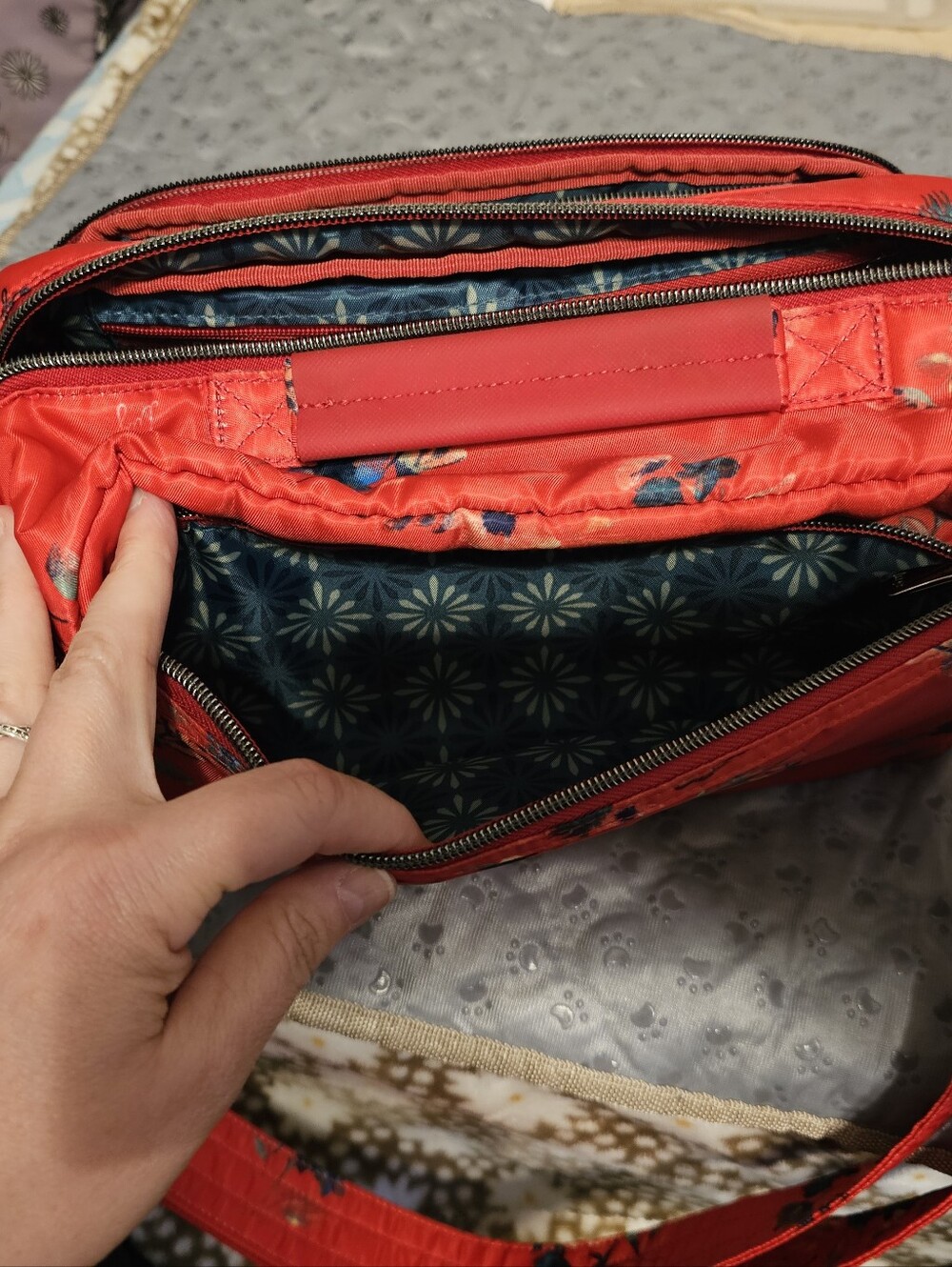 Lug Trolley 2 Crossbody Bag in the Bouquet Red pattern - Picture 8 of 11